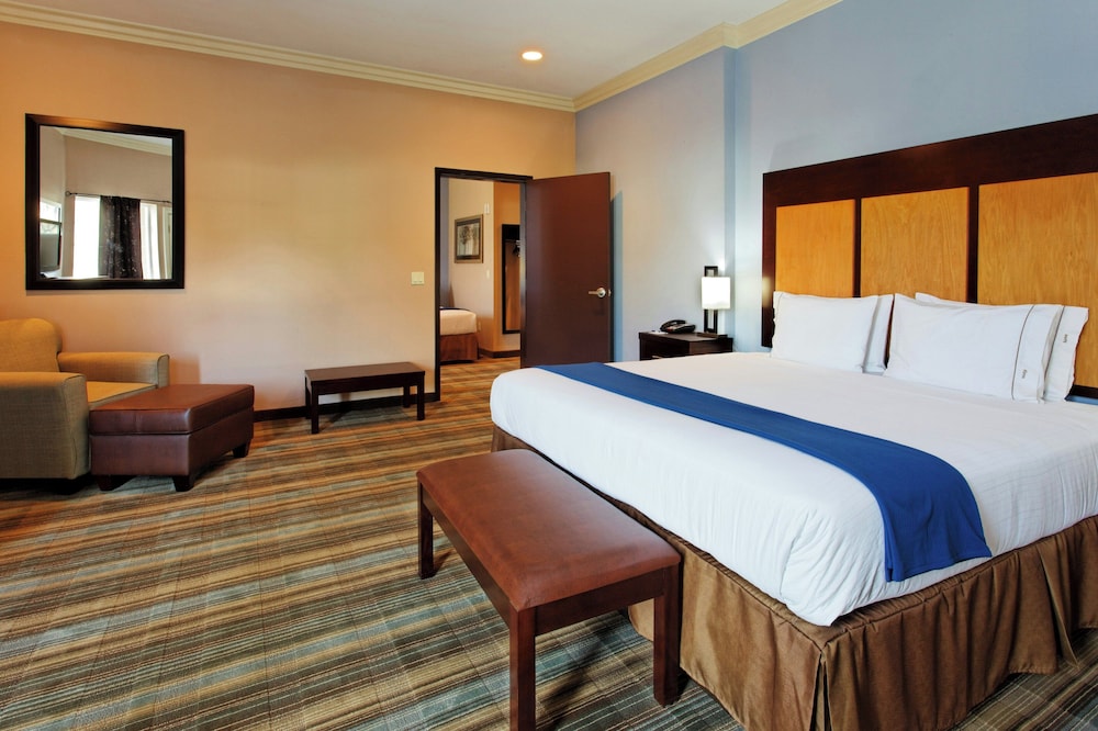 2 Bedrooms, Feature, Suite, 1 King and 2 Queen Beds, Balcony