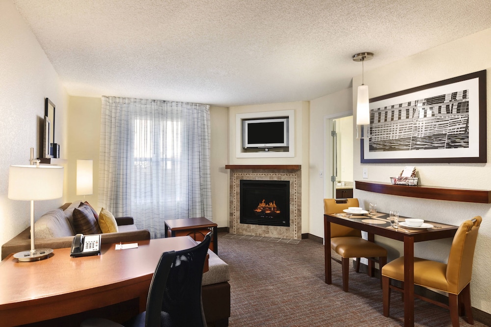 Residence Inn Greensboro Airport 33/51