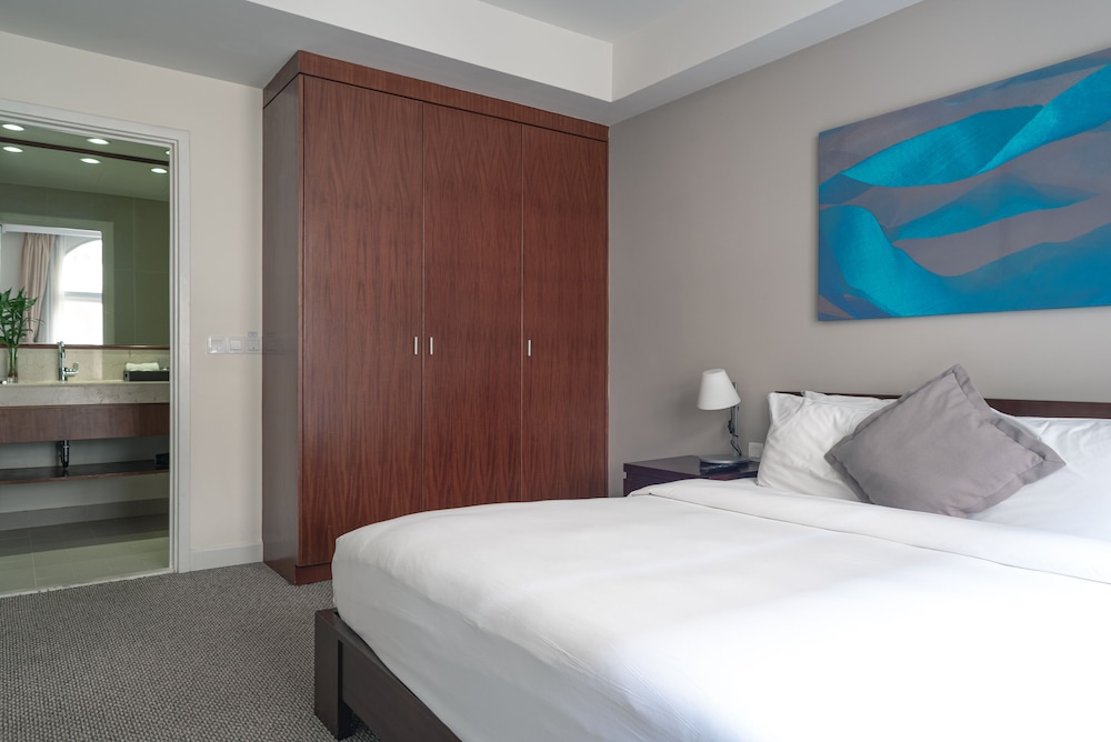 2 BEDROOMS, SUITE