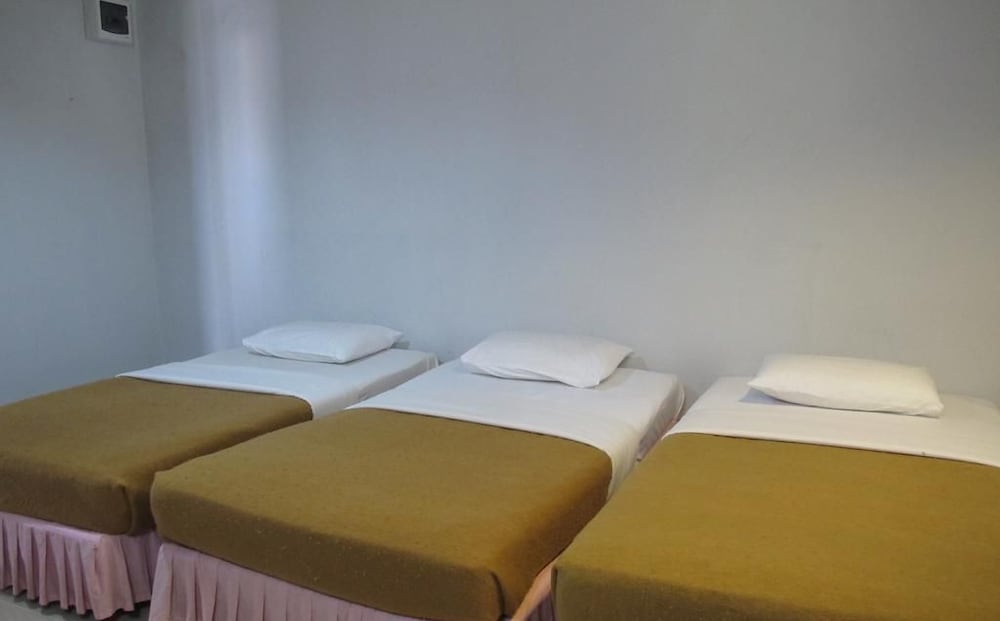 ROOM, TRIPLE