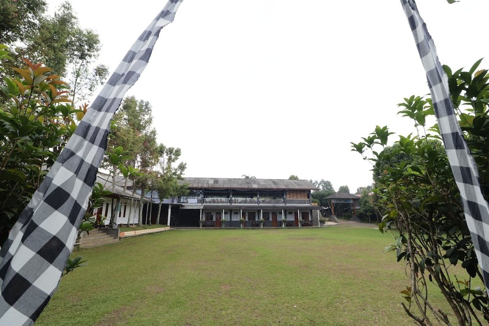 Nirwana Hotel Lembang by ZUZU 38/50