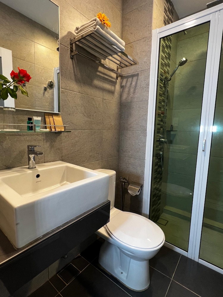 Cenang Plaza Beach Hotel 48/50