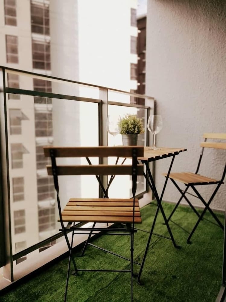 Summer Suites Residences By Subhome 66/68