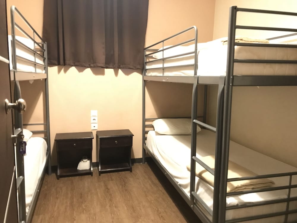 Pella Inn Hostel 17/36