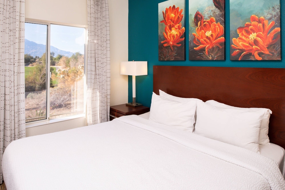 Studio, King Bed, Golf Course View, Sofa, Balcony