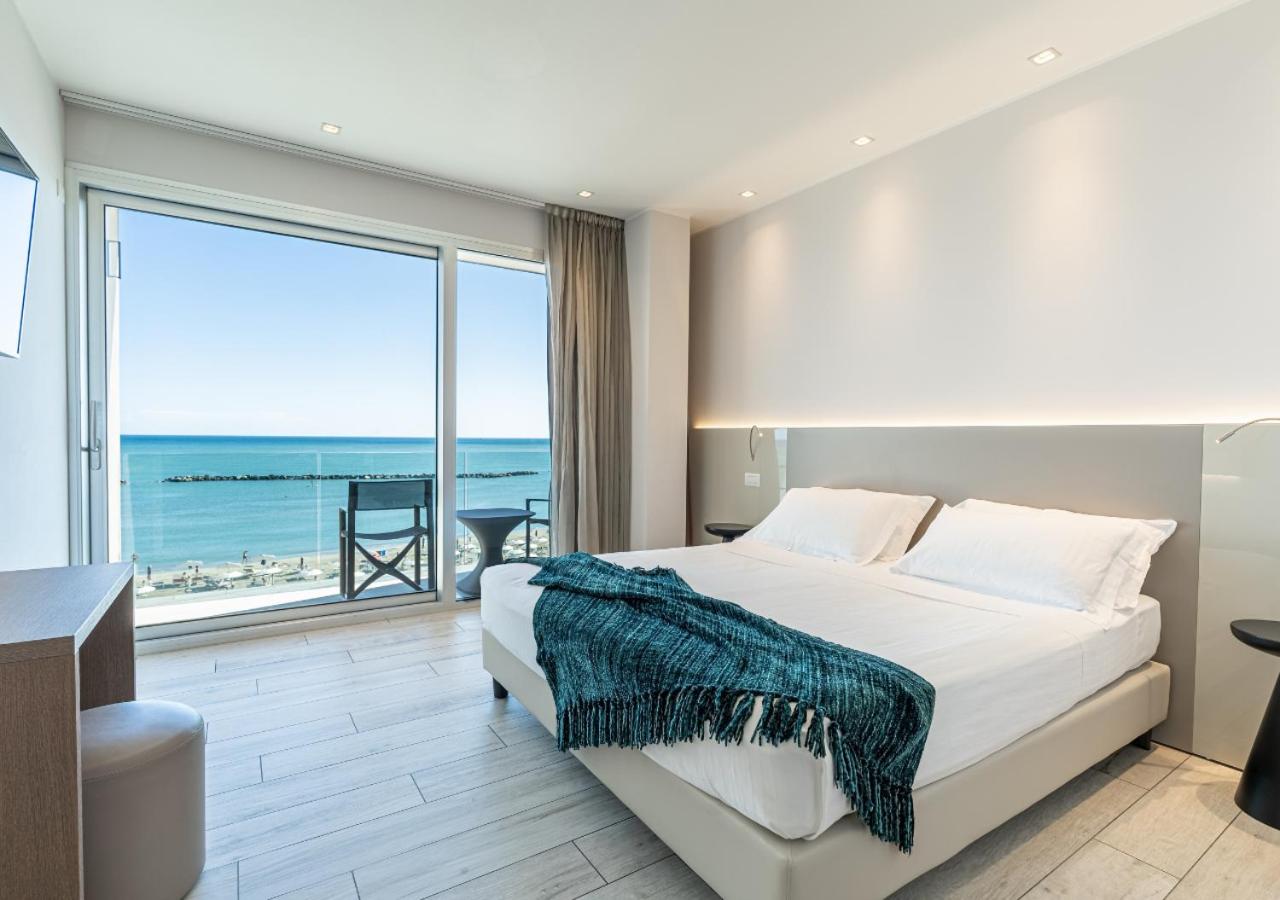 ROOM, TRIPLE, SEA VIEW