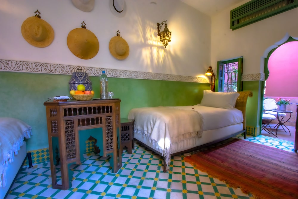 Riad Kaiss By Anika 29/70