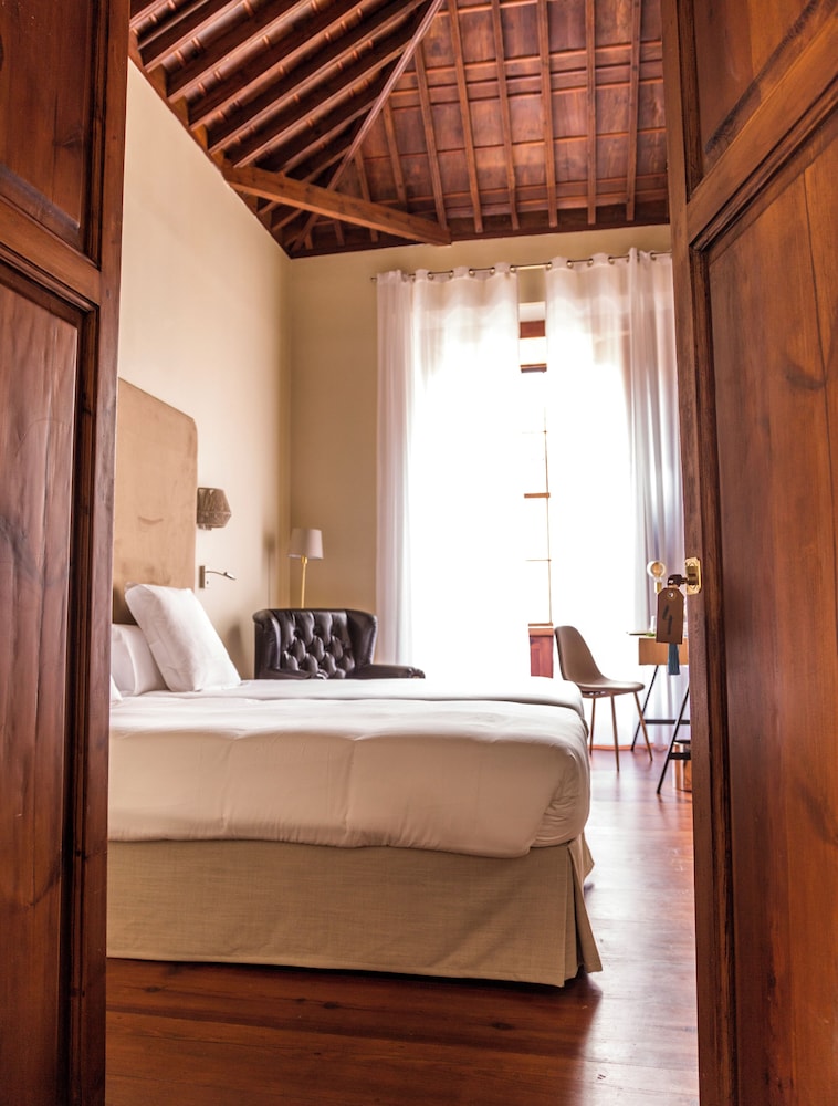Noble, Twin Beds، LA LAGUNA GRAN HOTEL 2/4