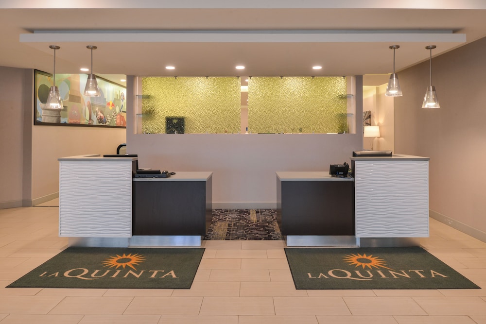 La Quinta Inn & Suites by Wyndham Indianapolis South 4/46