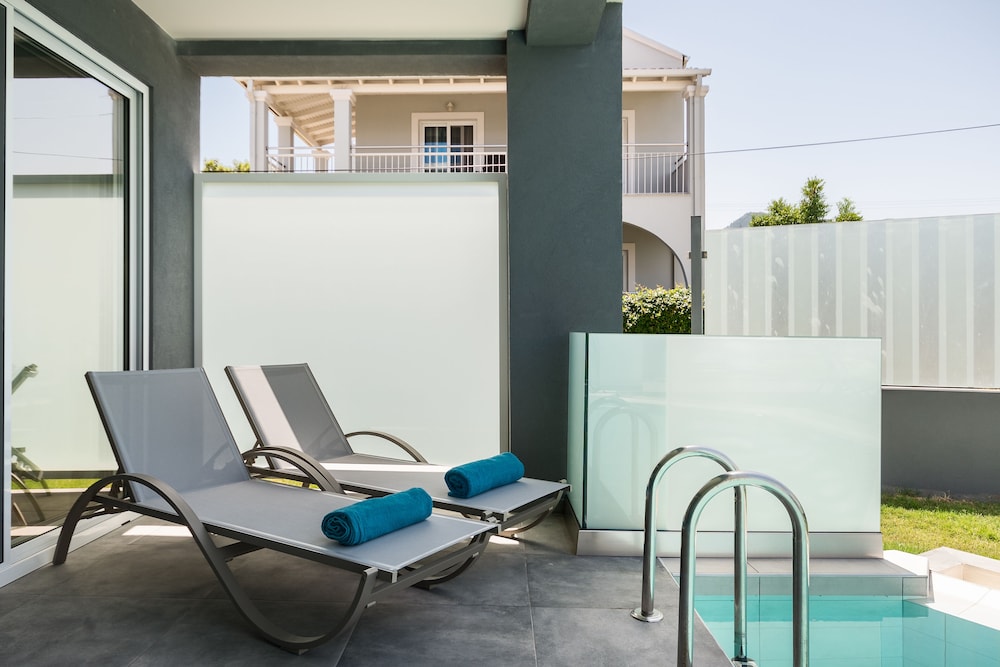Acharavi Beach Hotel 52/84