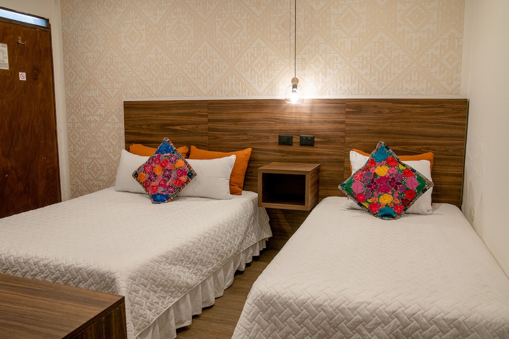 COMFORT, TRIPLE, PRIVATE BATHROOM, COURTYARD AREA