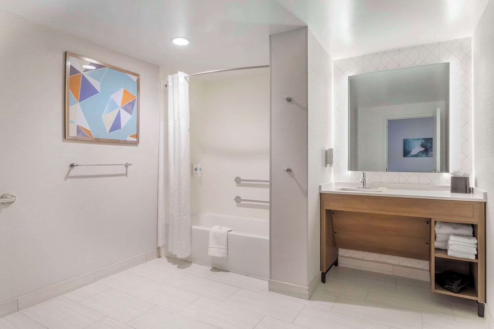 Comfort Suites Gatlinburg Downtown-Convention Center 57/60