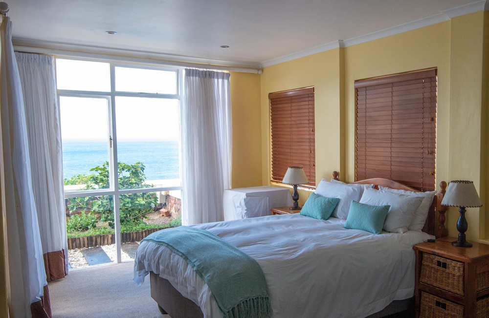 Neptune, Garden, Apartment, Queen and Twin Beds