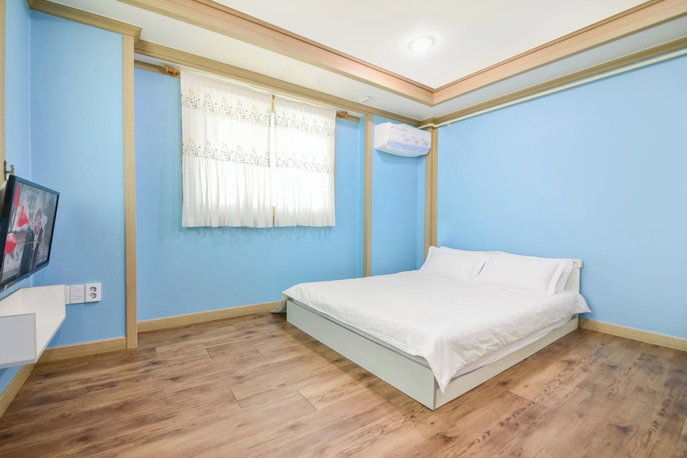 Sokcho Tteurak Pension 26/50