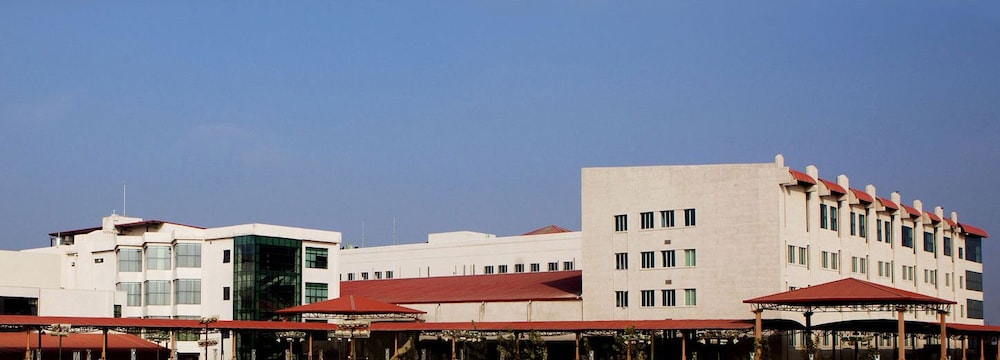 Licec Hotel at Leonia 17/19