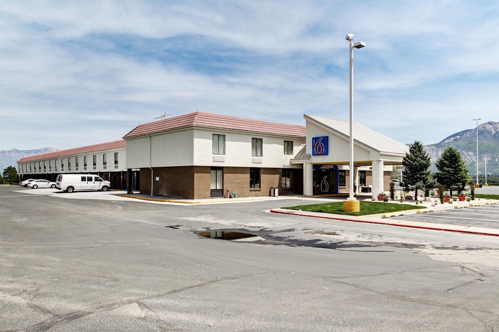 Motel 6 Ogden Riverdale detail