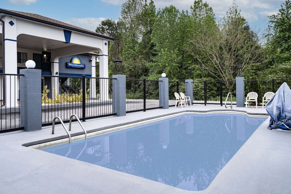 Days Inn by Wyndham Hamilton 27/37