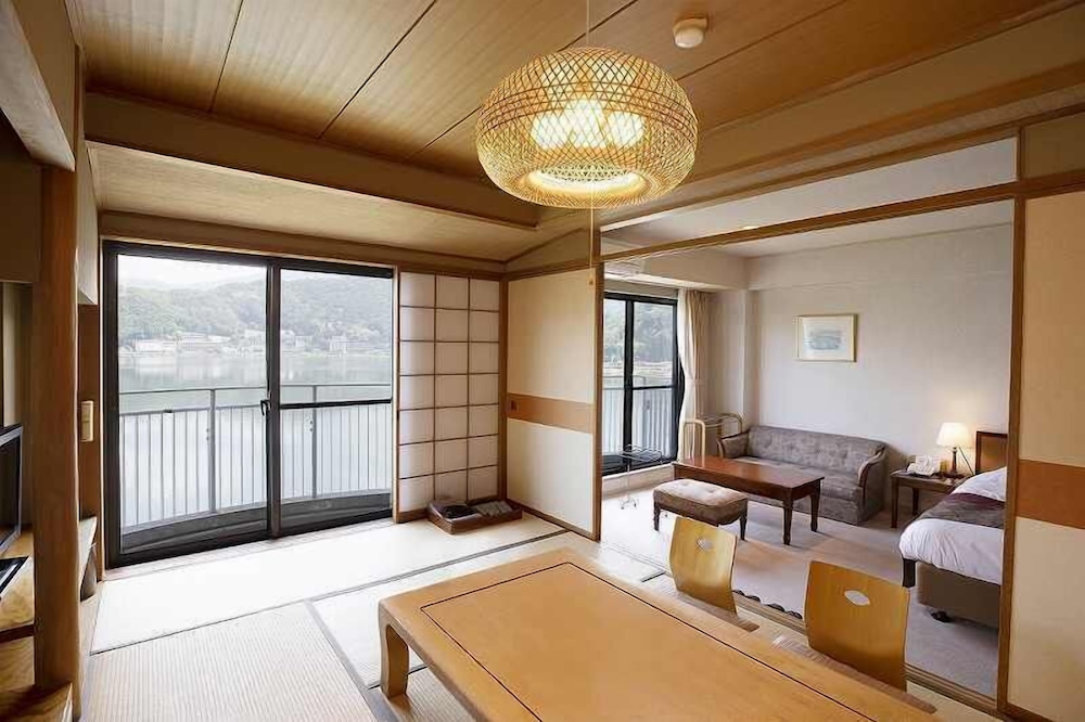 Japanese Western, Twin Beds, 4 Futon Beds, Lake View, East Wing، Fuji Lake Hotel 7/7