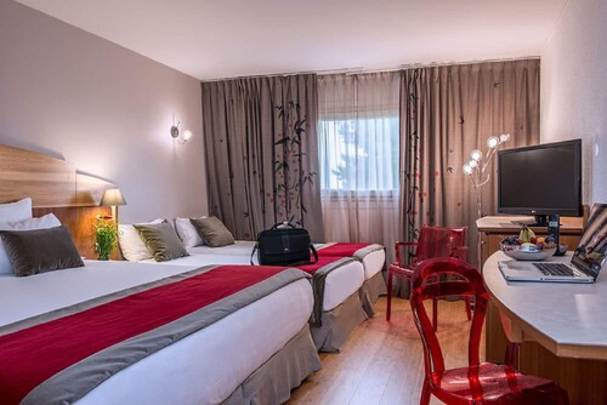 JUNIOR SUITE, QUADRUPLE, QUEEN AND TWIN BEDS