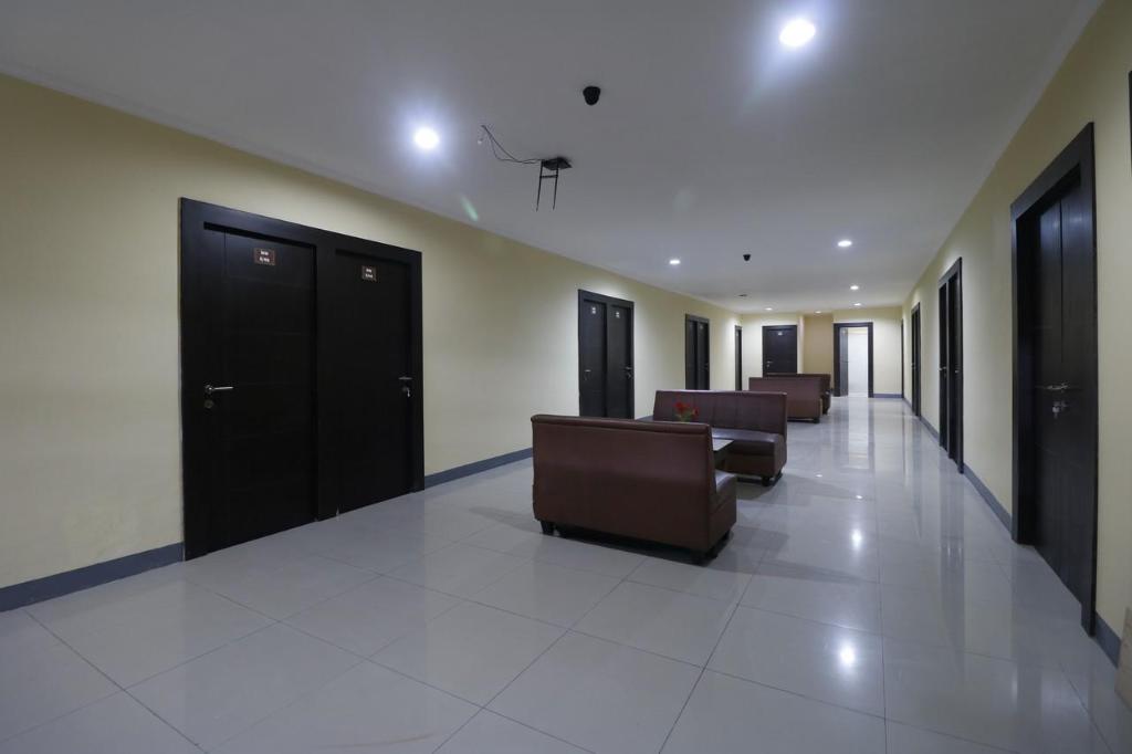 Reddoorz Near Itc Cempaka Mas 12/54