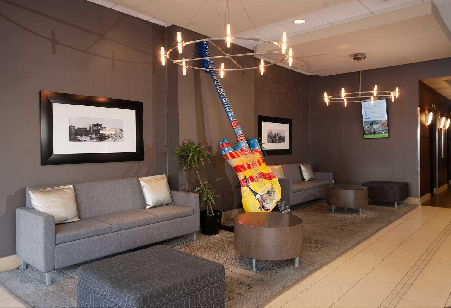 DoubleTree by Hilton Cleveland Downtown Lakeside 36/67