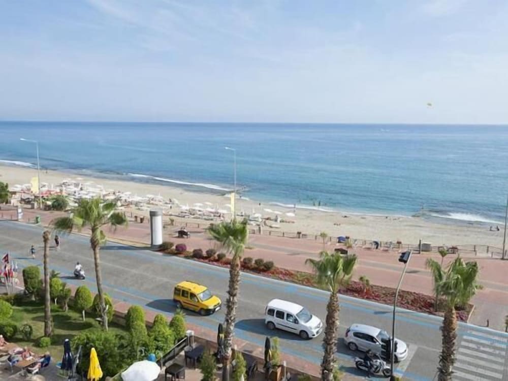 Parador Beach Hotel 38/47