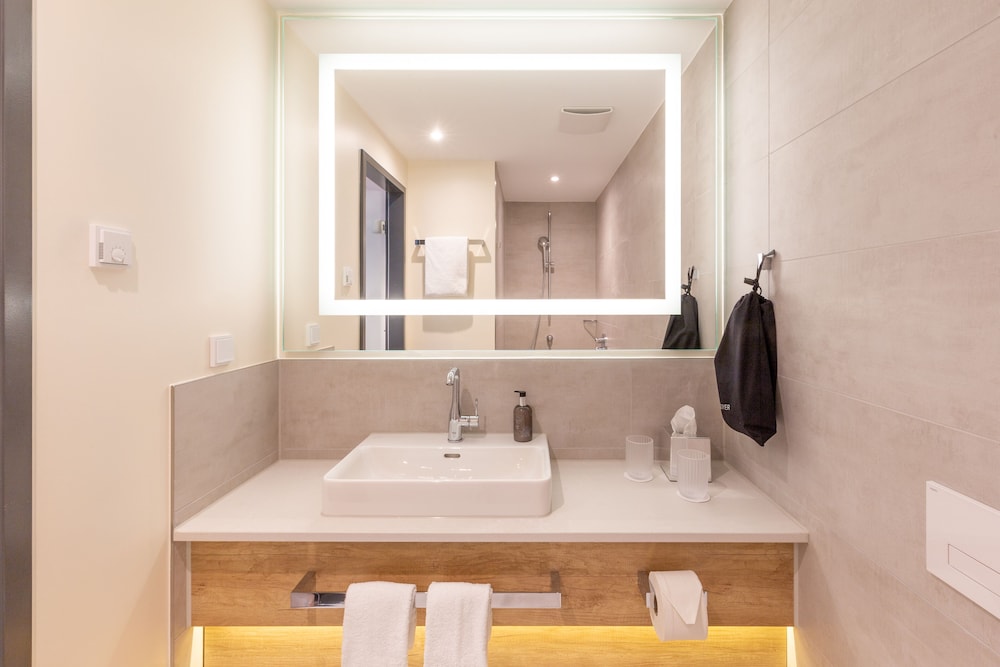 Stellaris Apartment Hotel 45/47