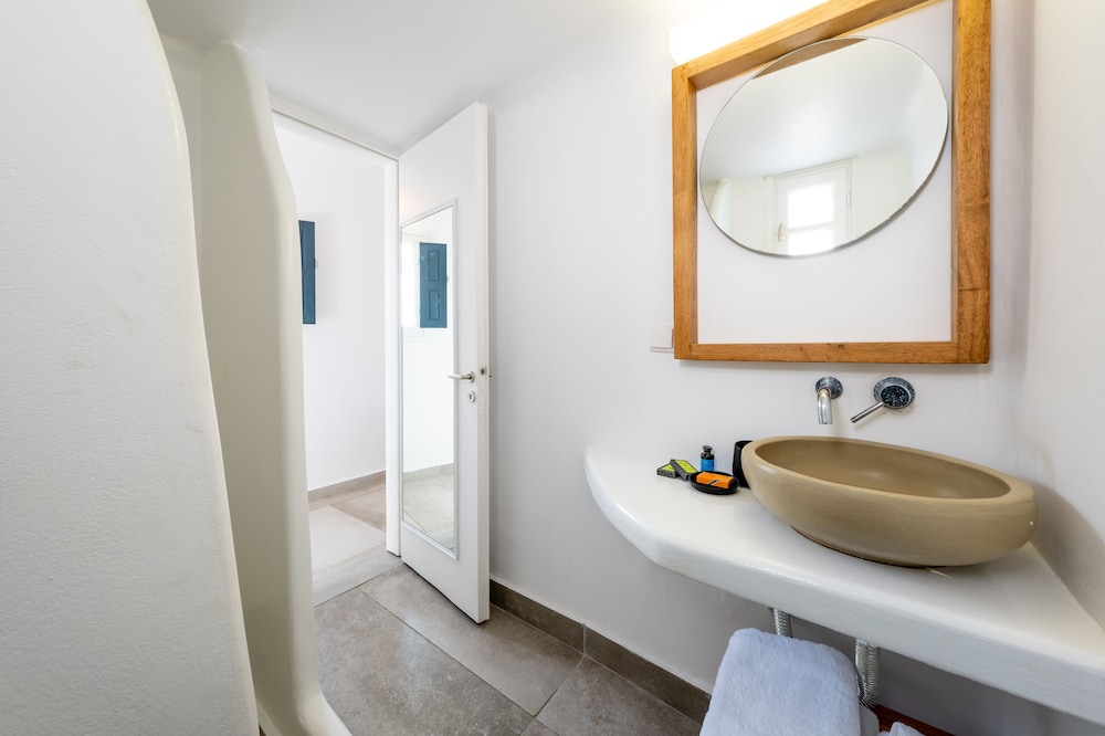 Amaze Suites 63/65