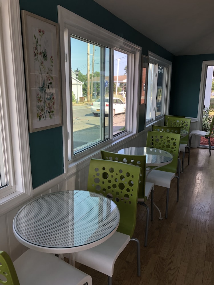 Seacoast Inn 32/36