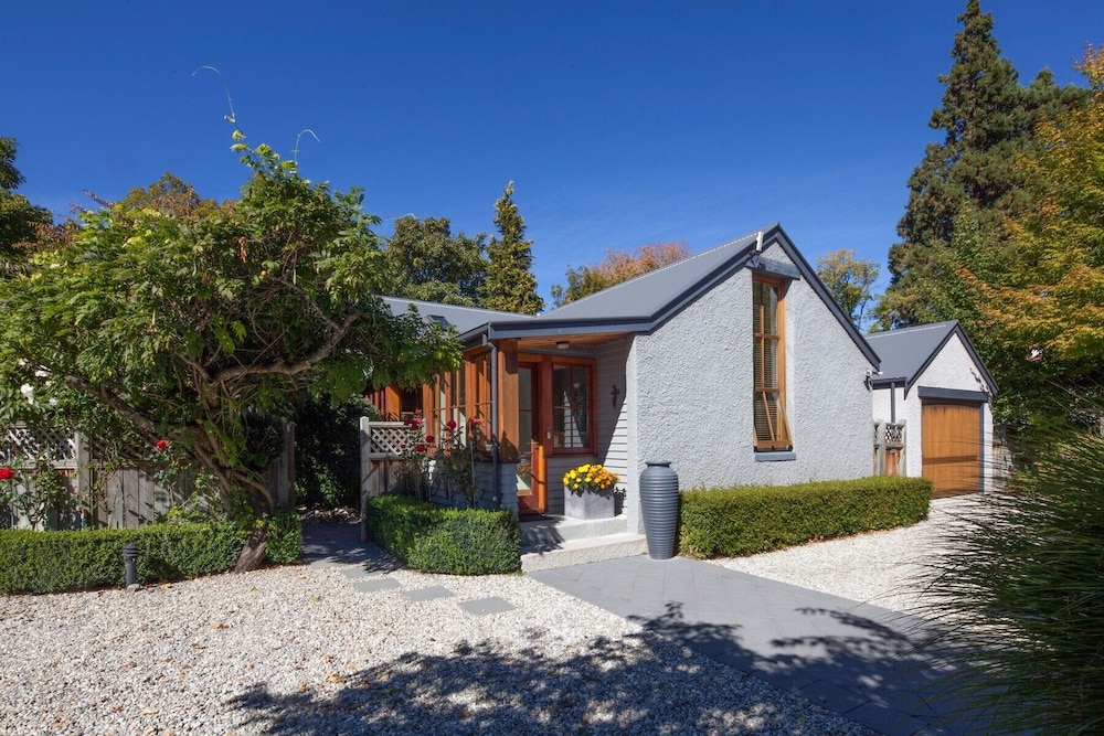 Arrowtown House Boutique Hotel 47/50