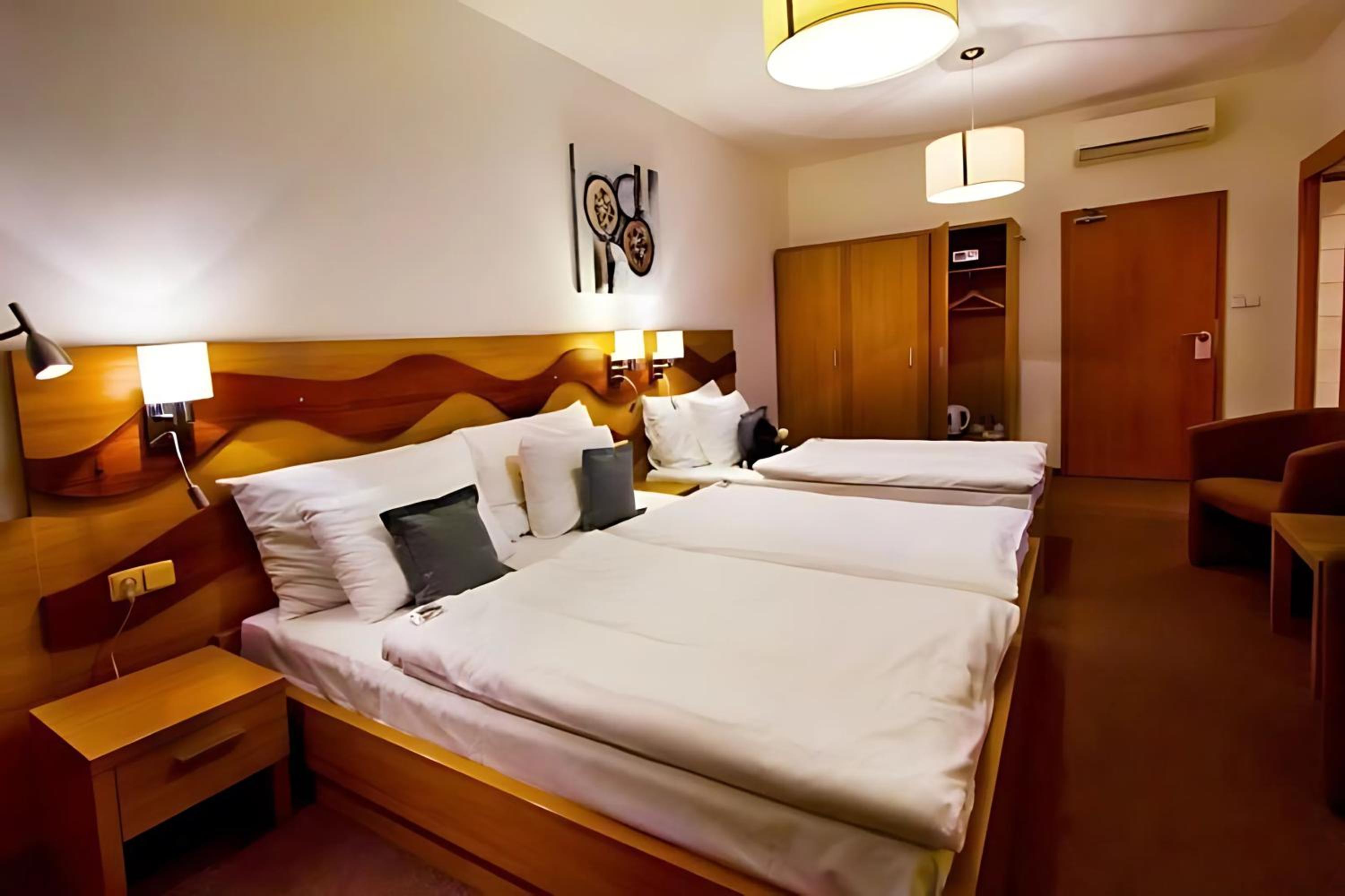 Budget, Triple, 1 Double and 1 Single Bed