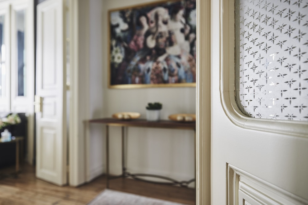 Bohemian Suites Athens 9/45