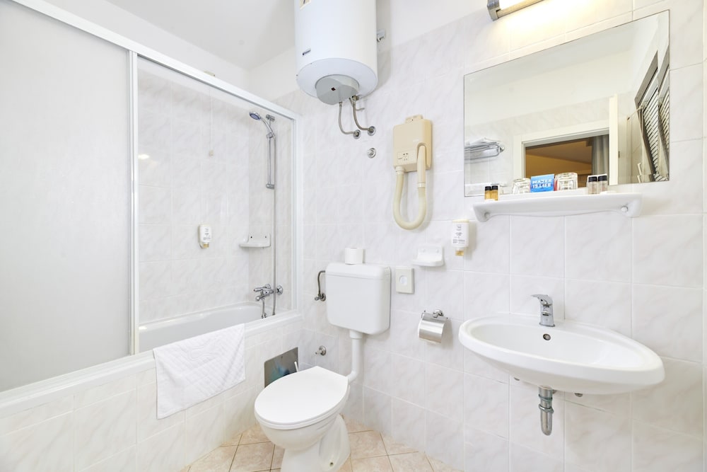 Superior, Twin Beds, Sea Side, Sofa, Terrace, Village Galijot Plava Laguna 4/4