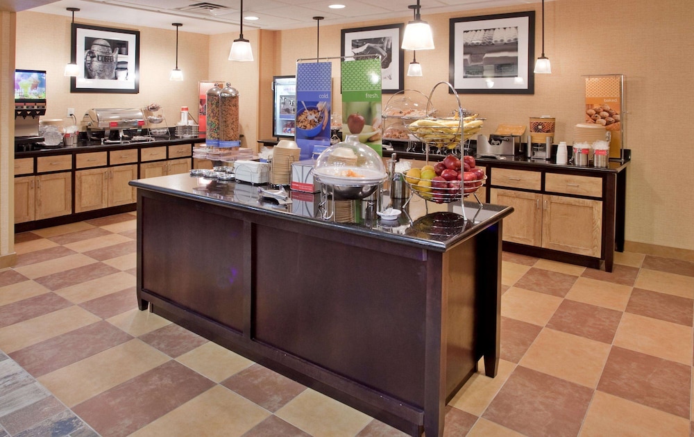 Hampton Inn And Suites Dickinson Nd 33/42