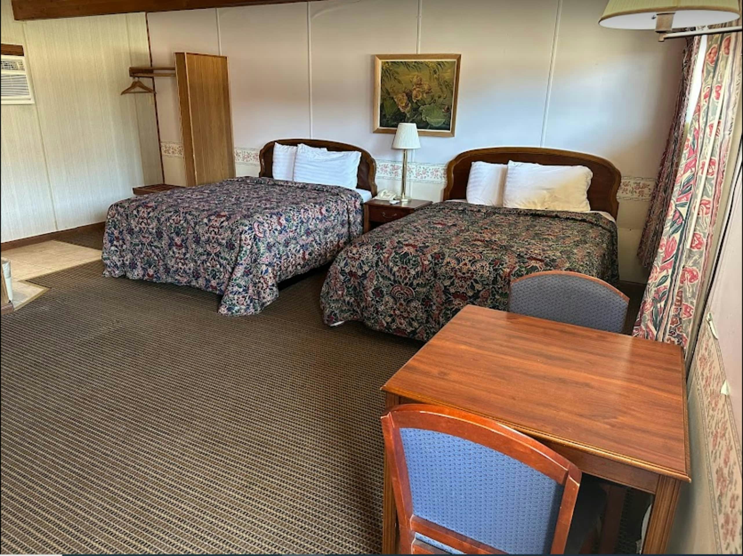 Love Hotels Western Holiday at Harlan Lake NE 35/51