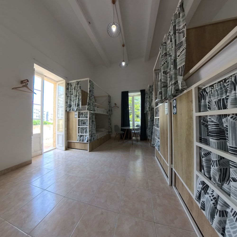 Inhawi Hostel 40/50
