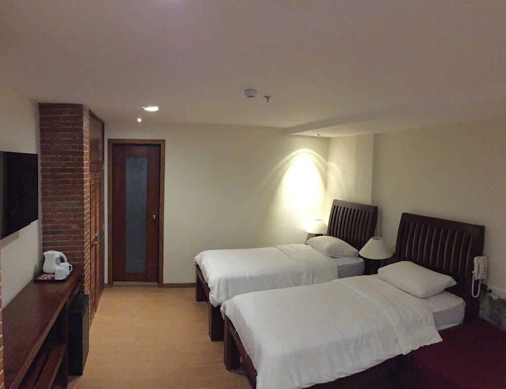 Mango Valley Hotel 1 23/67