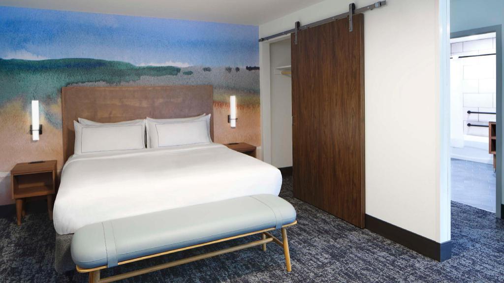ROOM, KING BED, SOFA, KITCHENETTE, ACCESSIBLE