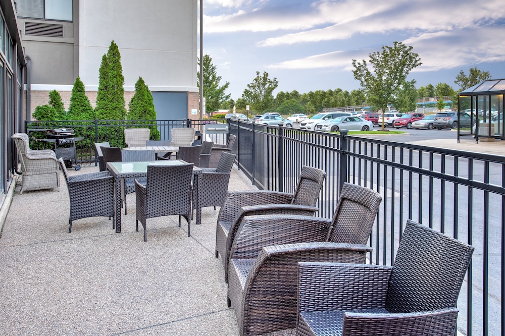 Holiday Inn Express & Suites Belleville (Airport Area) 39/50