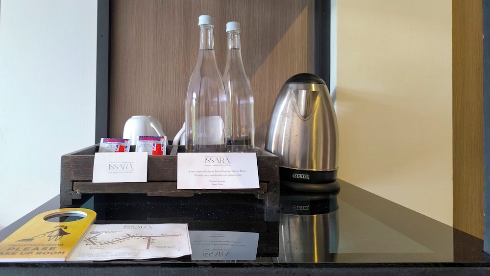 Issara Boutique Winery Hotel 68/78