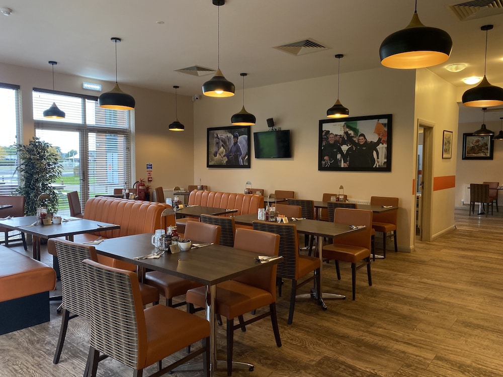 The Lodge At Perth Racecourse 50/62