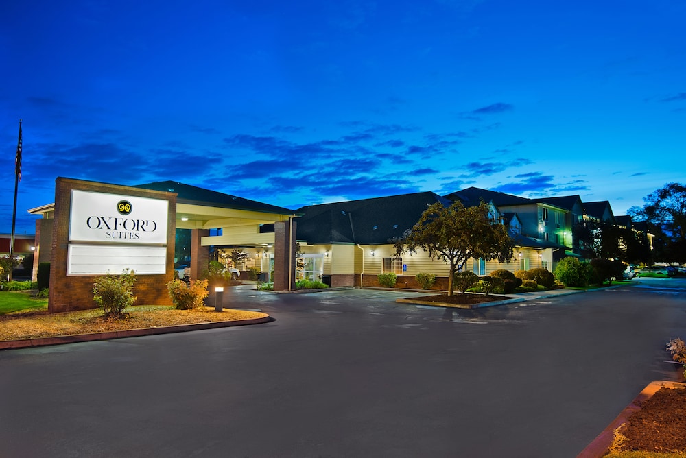Oxford Suites Hermiston 1/39