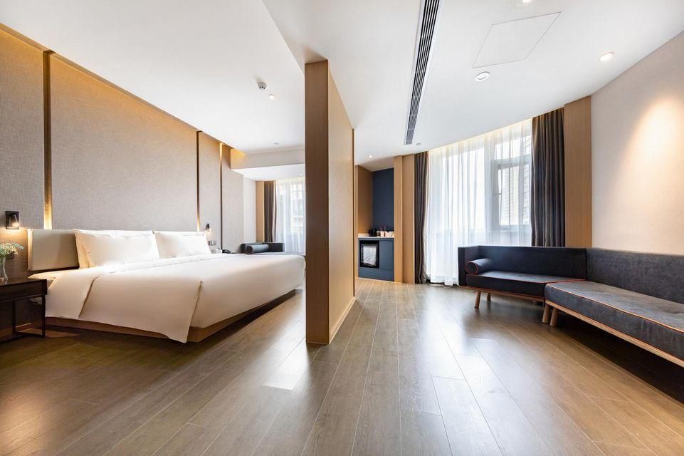 Mini, Suite, King Bed