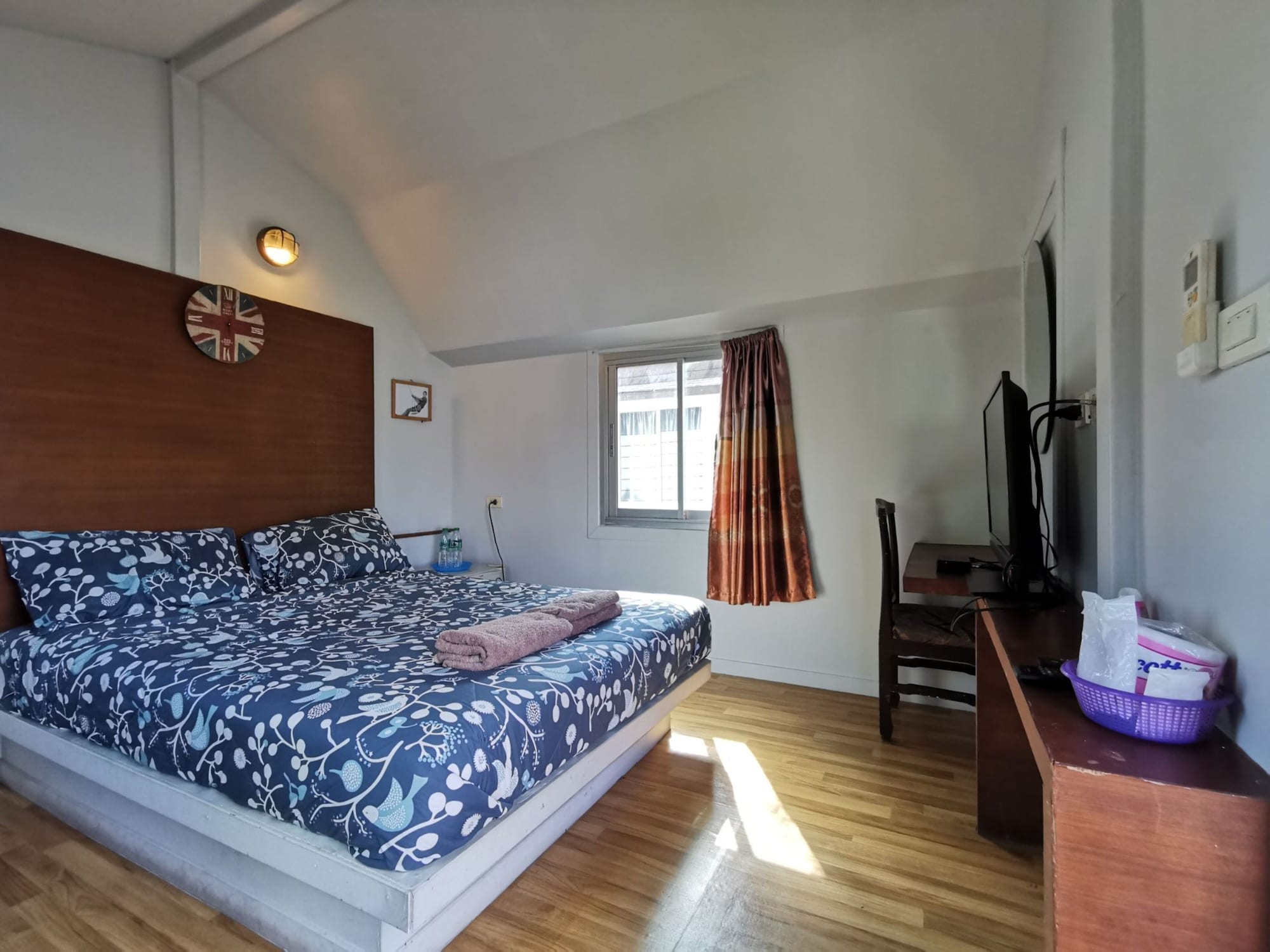 BUNGALOW, DOUBLE BED