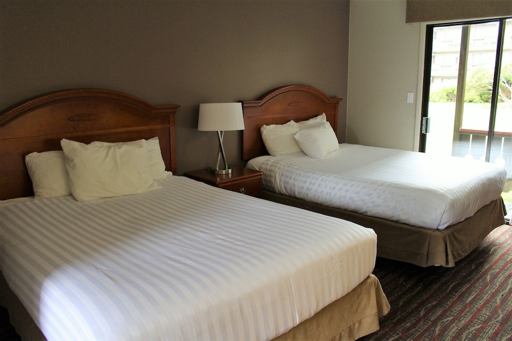 Ramada by Wyndham Campbell River 12/50