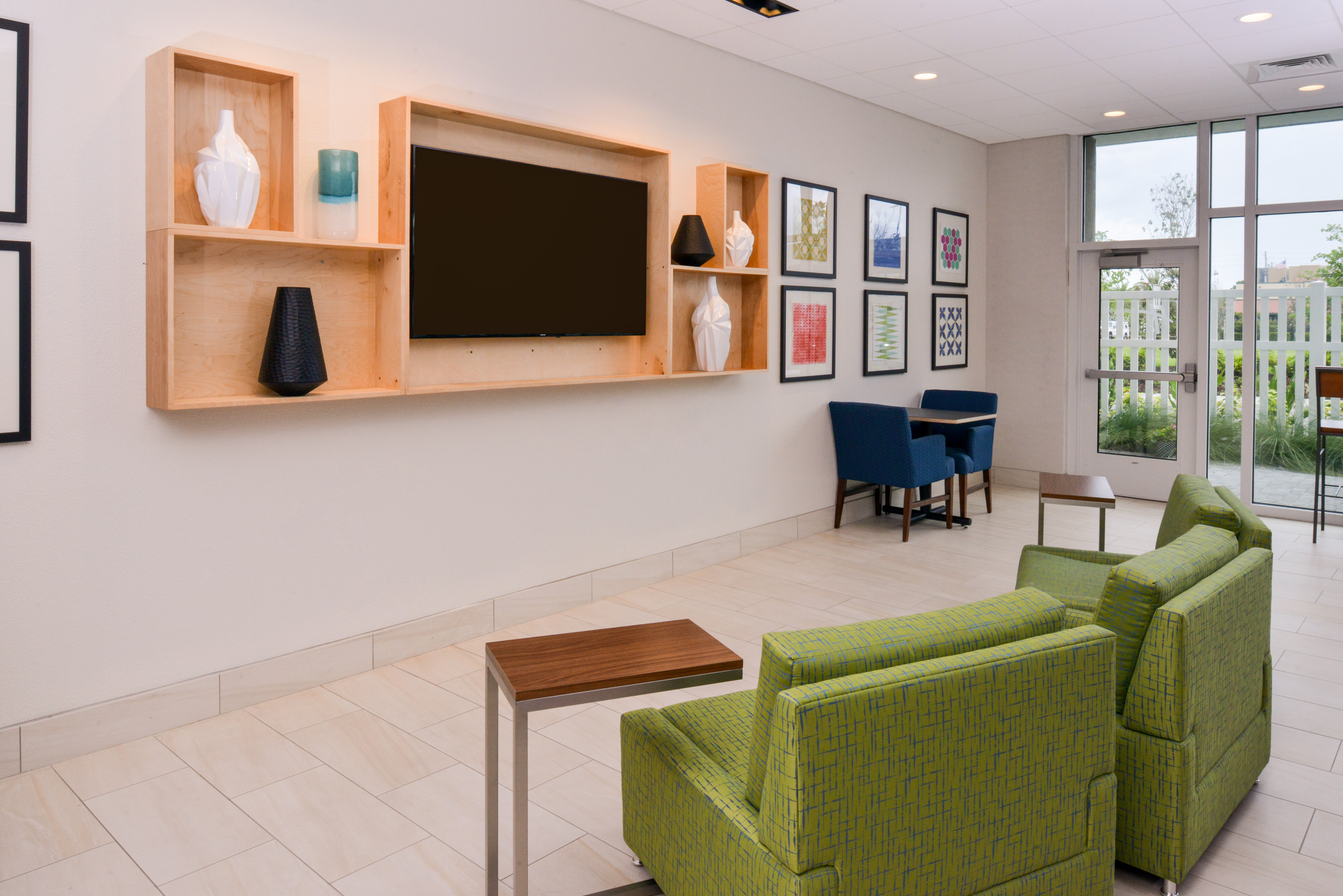 Holiday Inn Express Suites St Petersburg Seminole Area 45/74