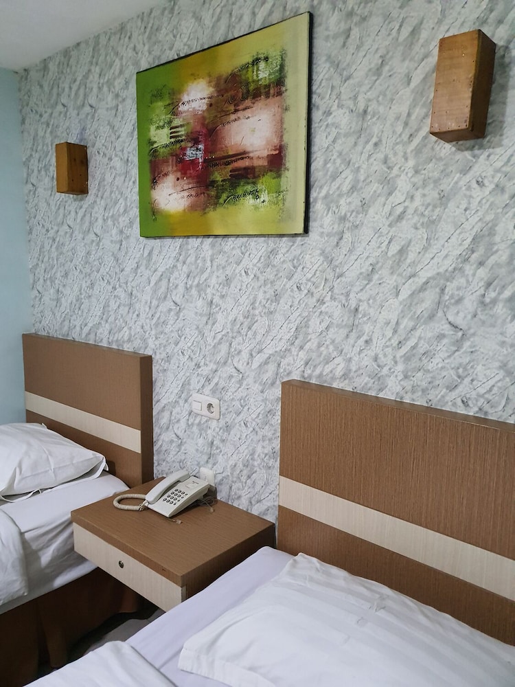 Amaliun Hotel 50/64