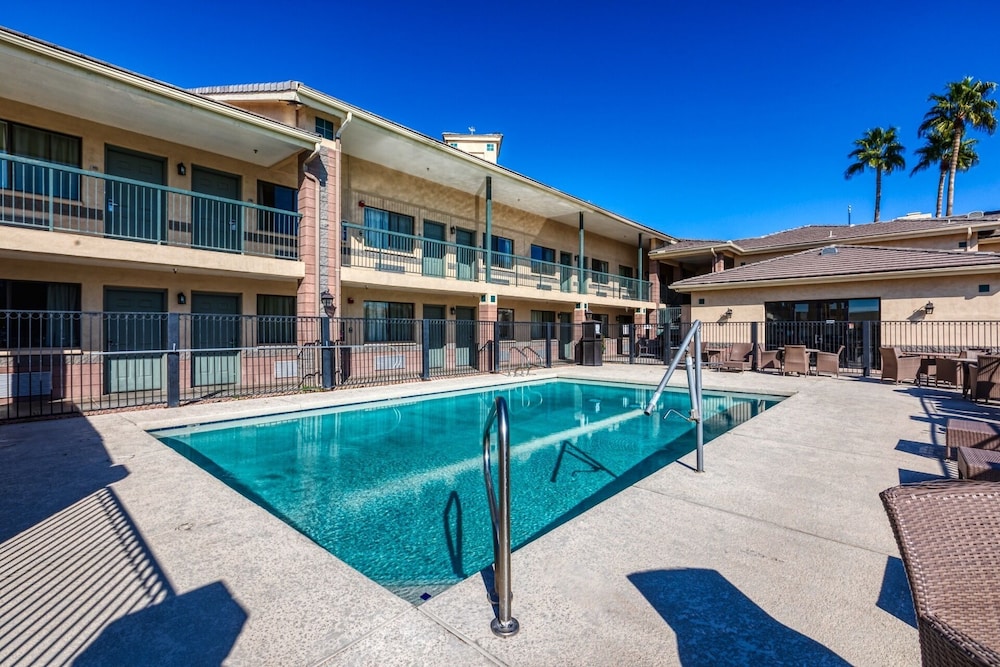 The Hotel Serene Glendale Peoria, Surestay Collection by BW 6/27