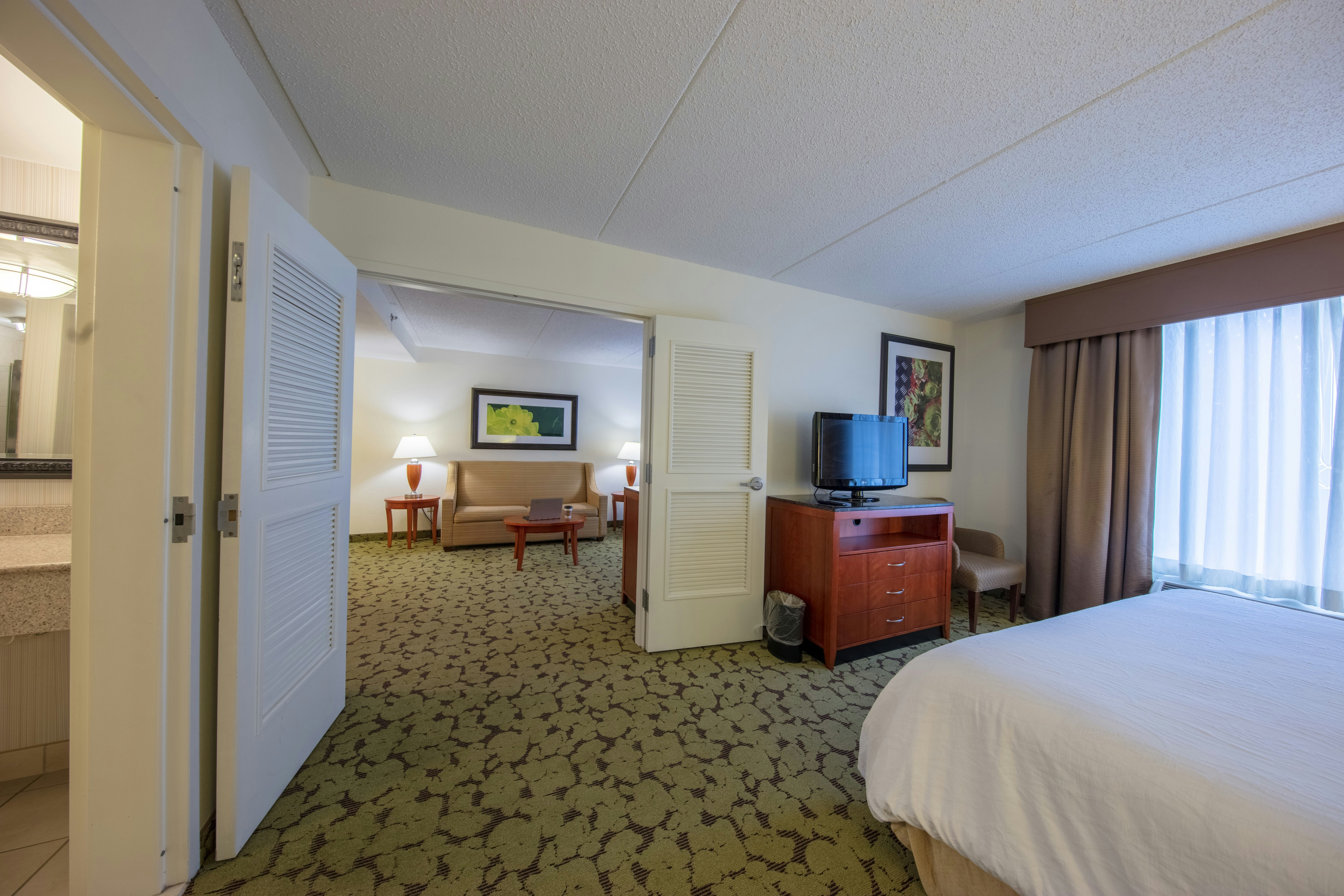1 BEDROOM, SUITE, KING BED, JETTED TUB
