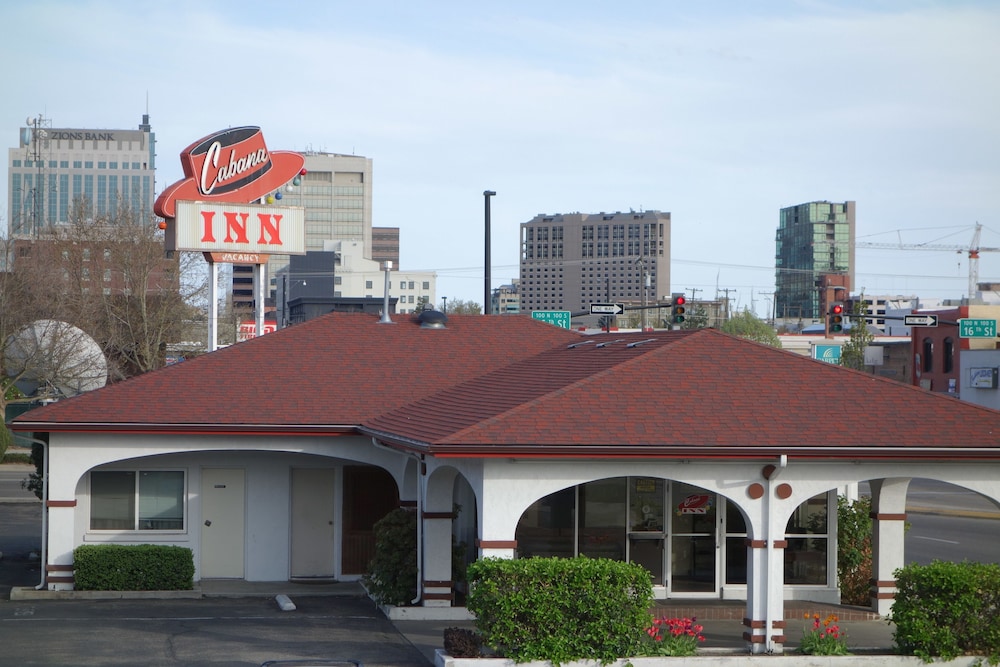 Cabana Inn 4/53